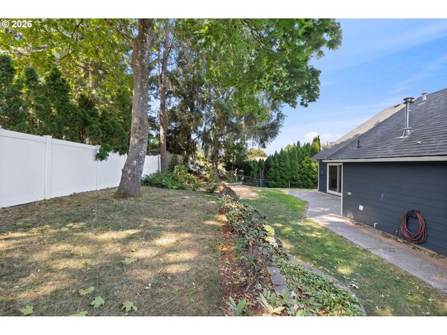2126 Sw 17TH St, Gresham, OR 97080
