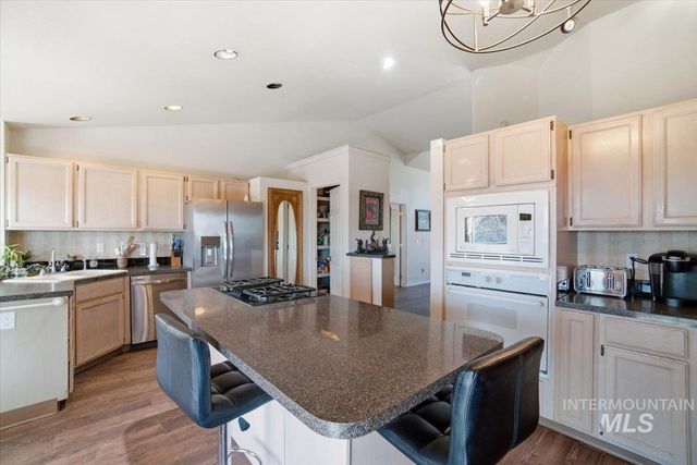 6603 W Summer Hill Dr, Boise, ID 83714