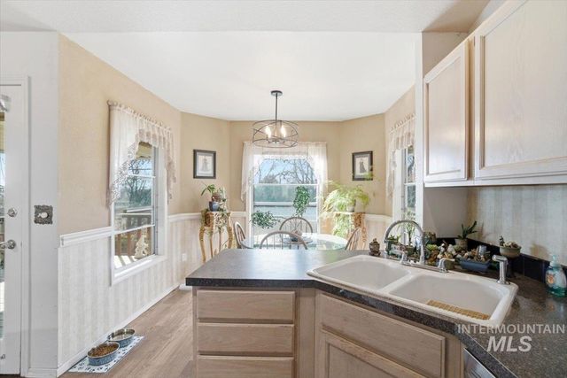 6603 W Summer Hill Dr, Boise, ID 83714