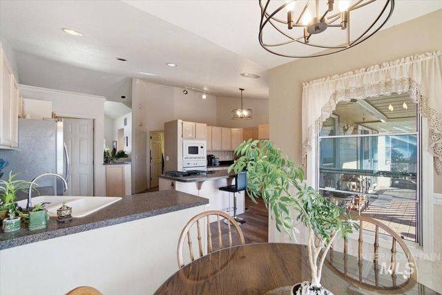 6603 W Summer Hill Dr, Boise, ID 83714