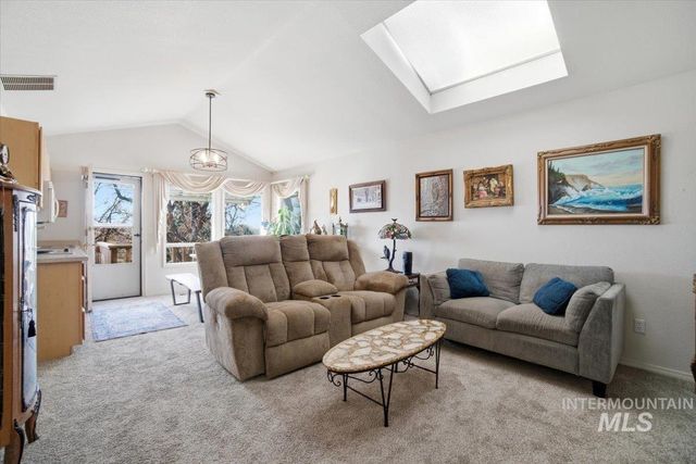 6603 W Summer Hill Dr, Boise, ID 83714