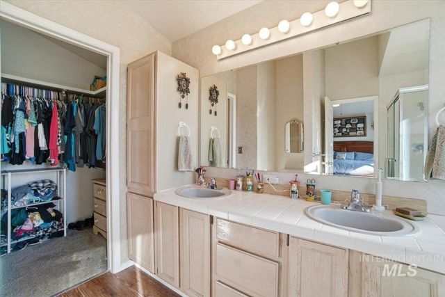 6603 W Summer Hill Dr, Boise, ID 83714