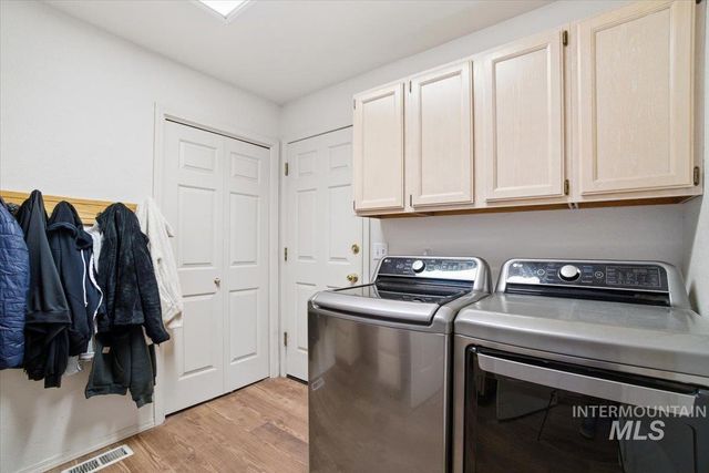 6603 W Summer Hill Dr, Boise, ID 83714