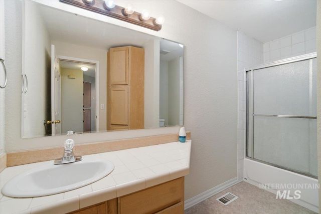 6603 W Summer Hill Dr, Boise, ID 83714