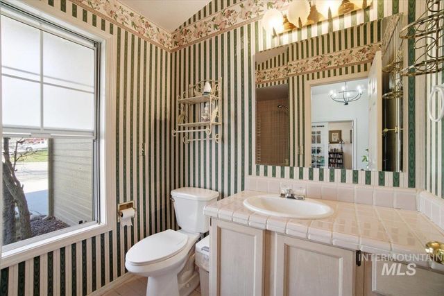 6603 W Summer Hill Dr, Boise, ID 83714