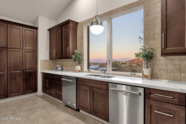 10031 N PALISADES Boulevard, Fountain Hills, AZ 85268