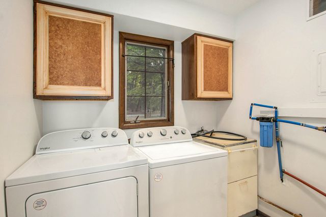 2580 Lakeshore Drive, Fennville, MI 49408