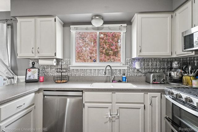 921 River Valley Drive, Lake Orion Village, MI 48362