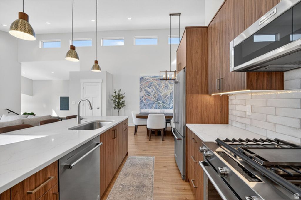 Image 8 of property listing at 4788 E PADDLEFORD DR, Eden, UT 84310