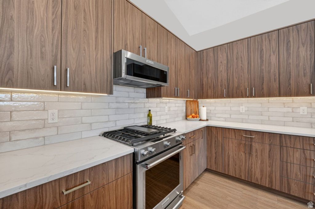 Image 10 of property listing at 4788 E PADDLEFORD DR, Eden, UT 84310