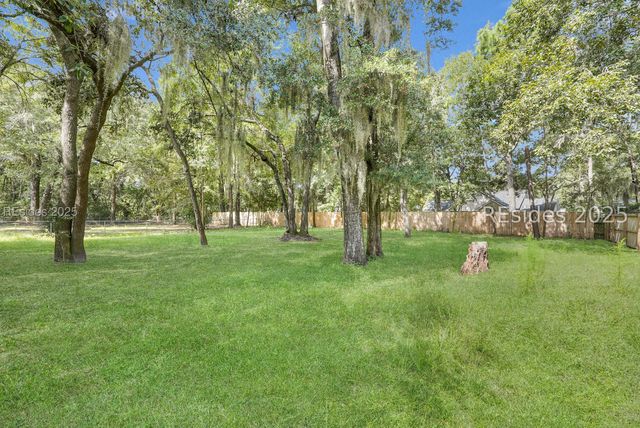 16 Le Moyne Dr, Beaufort, SC 29907