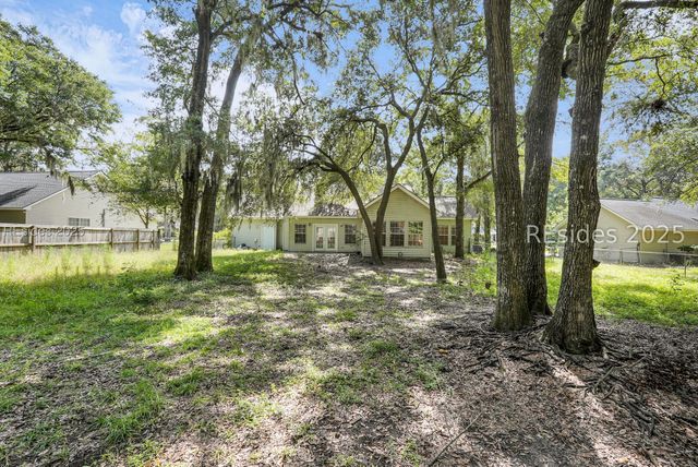 16 Le Moyne Dr, Beaufort, SC 29907