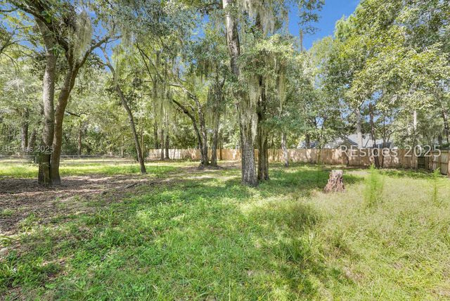 16 Le Moyne Dr, Beaufort, SC 29907