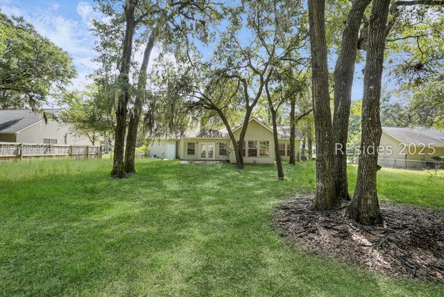 16 Le Moyne Dr, Beaufort, SC 29907