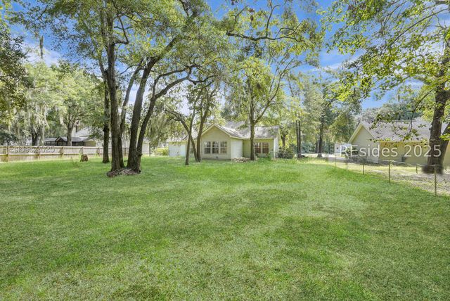 16 Le Moyne Dr, Beaufort, SC 29907