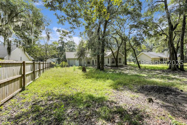 16 Le Moyne Dr, Beaufort, SC 29907
