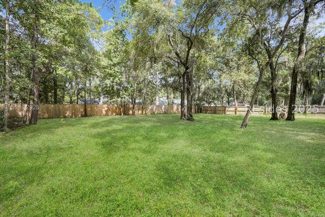 16 Le Moyne Dr, Beaufort, SC 29907