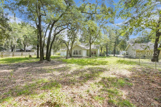 16 Le Moyne Dr, Beaufort, SC 29907