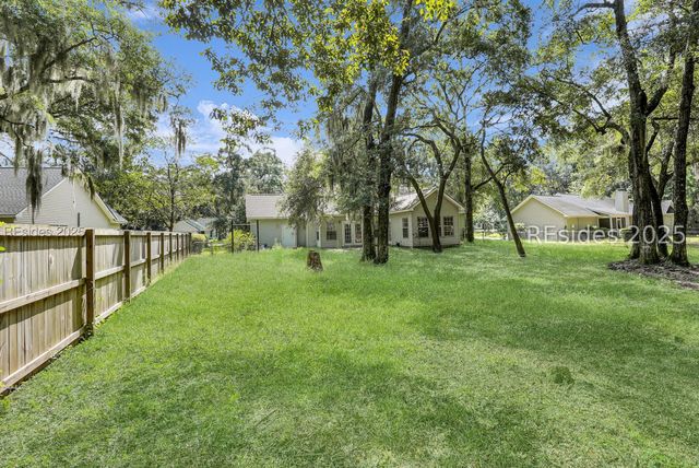 16 Le Moyne Dr, Beaufort, SC 29907