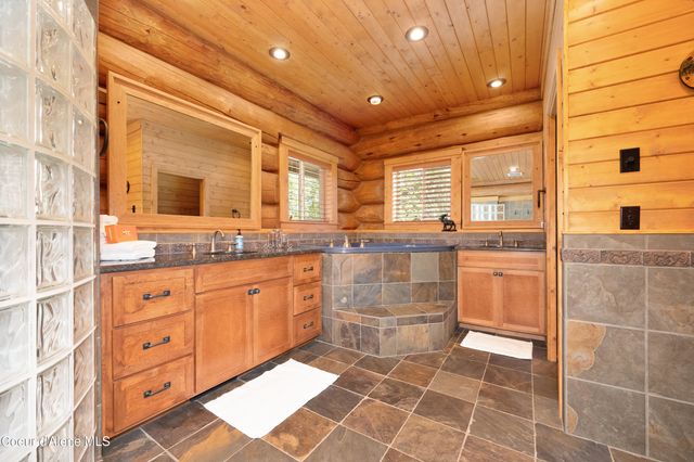 122 Makridge Lane, Kingston, ID 83839