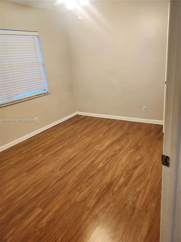 1638 SE Embassy Drive 209, West Palm Beach, FL 33401