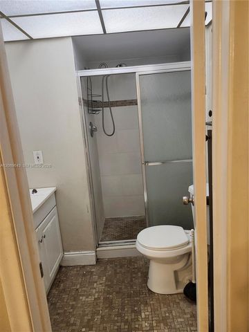 1638 SE Embassy Drive 209, West Palm Beach, FL 33401