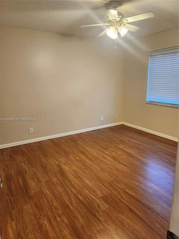 1638 SE Embassy Drive 209, West Palm Beach, FL 33401