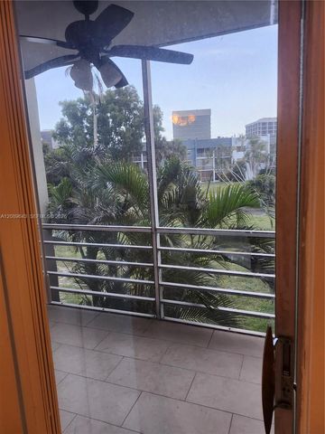 1638 SE Embassy Drive 209, West Palm Beach, FL 33401
