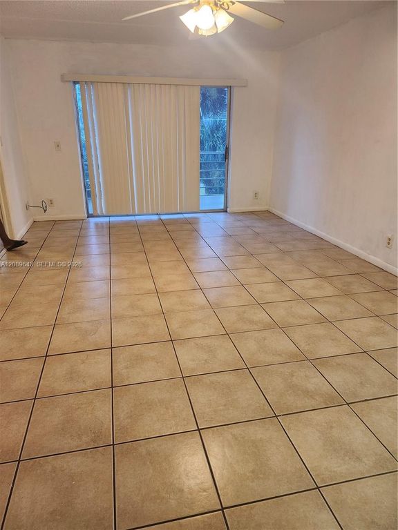 1638 SE Embassy Drive 209, West Palm Beach, FL 33401