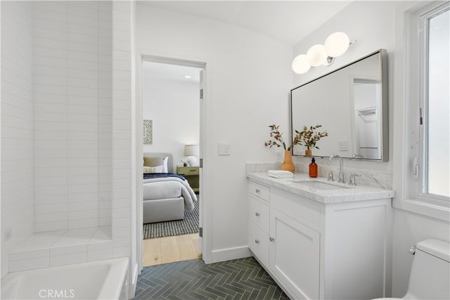 4730 Degovia Avenue, Woodland Hills, CA 91364
