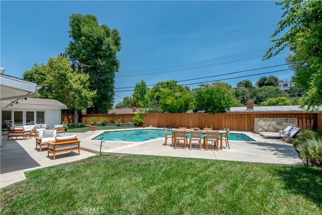 4730 Degovia Avenue, Woodland Hills, CA 91364