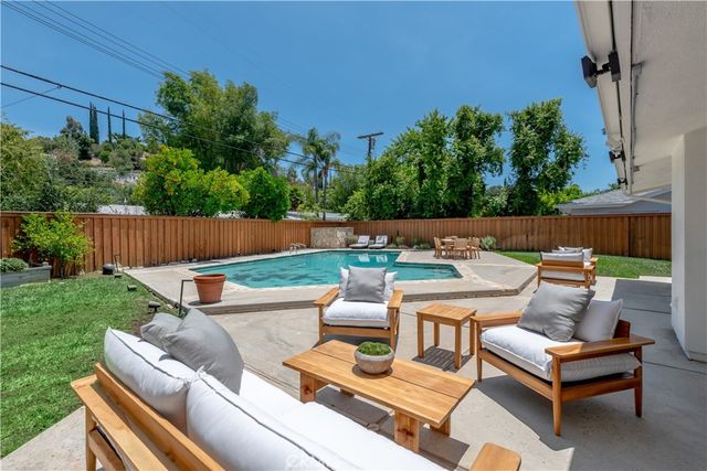 4730 Degovia Avenue, Woodland Hills, CA 91364