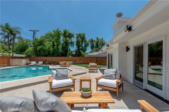 4730 Degovia Avenue, Woodland Hills, CA 91364