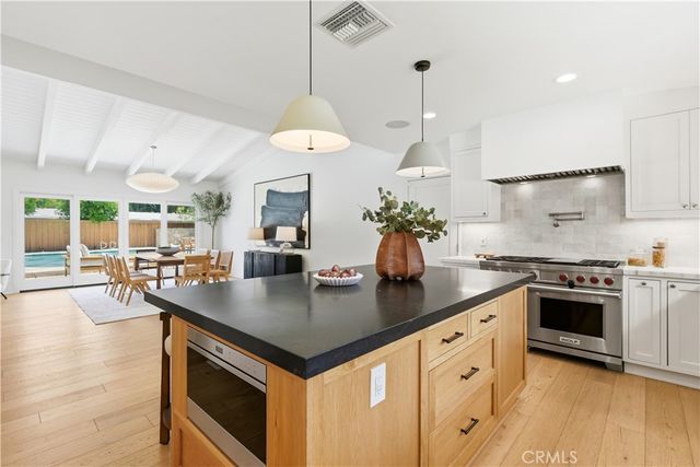 4730 Degovia Avenue, Woodland Hills, CA 91364