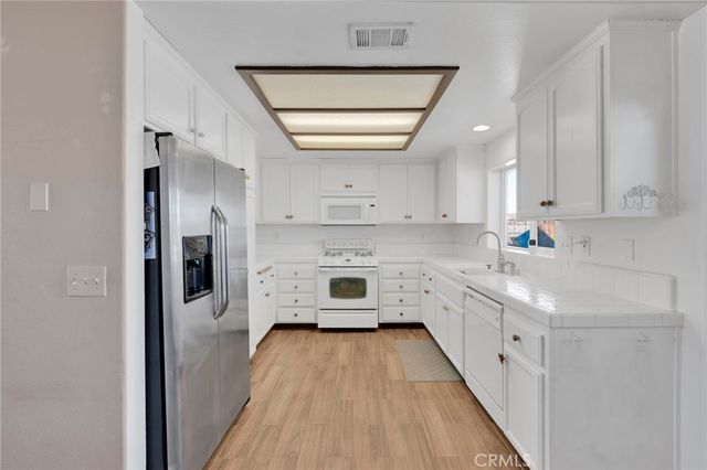 17908 Yucca, Hesperia, CA 92345