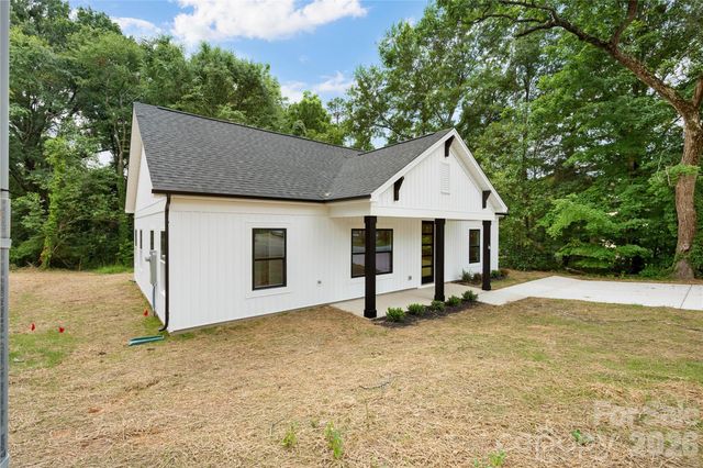 315 W Chestnut Street, Stanley, NC 28164