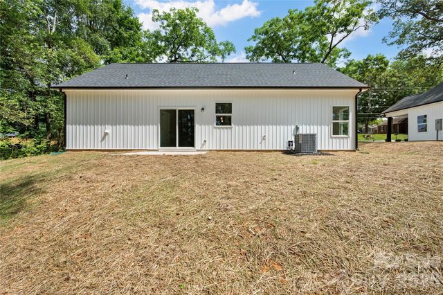 315 W Chestnut Street, Stanley, NC 28164