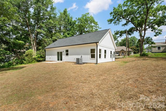 315 W Chestnut Street, Stanley, NC 28164
