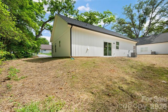 315 W Chestnut Street, Stanley, NC 28164