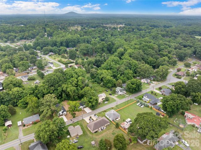 315 W Chestnut Street, Stanley, NC 28164