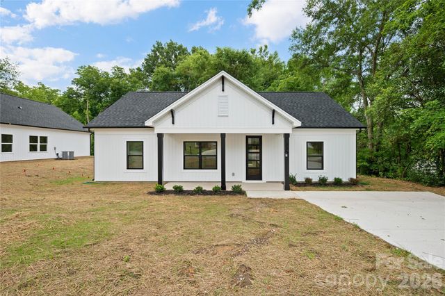 315 W Chestnut Street, Stanley, NC 28164