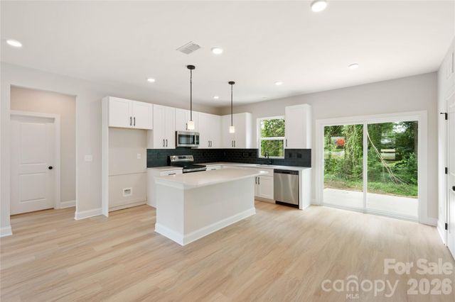 315 W Chestnut Street, Stanley, NC 28164