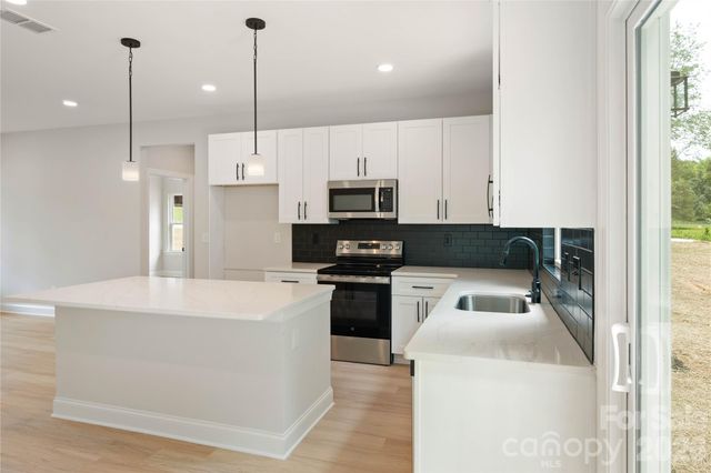 315 W Chestnut Street, Stanley, NC 28164
