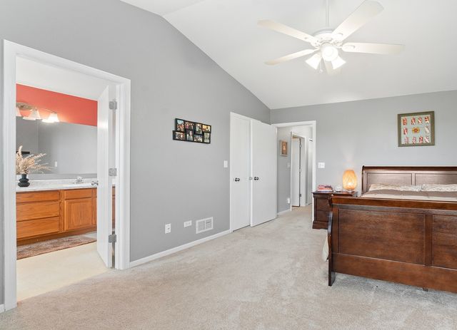 2060 Crossing Court, Lombard, IL 60148