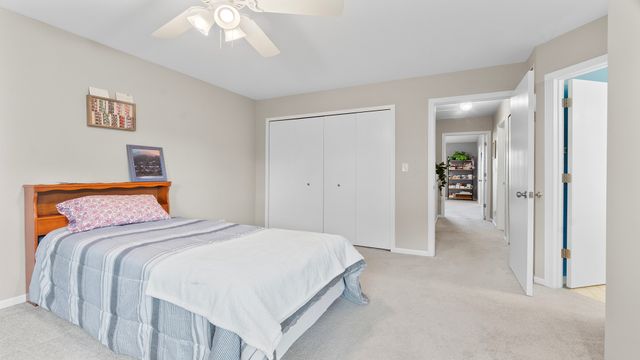 2060 Crossing Court, Lombard, IL 60148