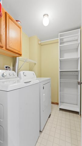 2060 Crossing Court, Lombard, IL 60148