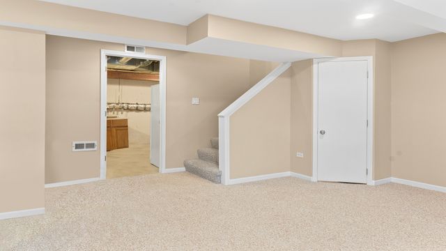 2060 Crossing Court, Lombard, IL 60148