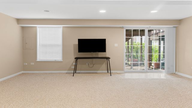 2060 Crossing Court, Lombard, IL 60148