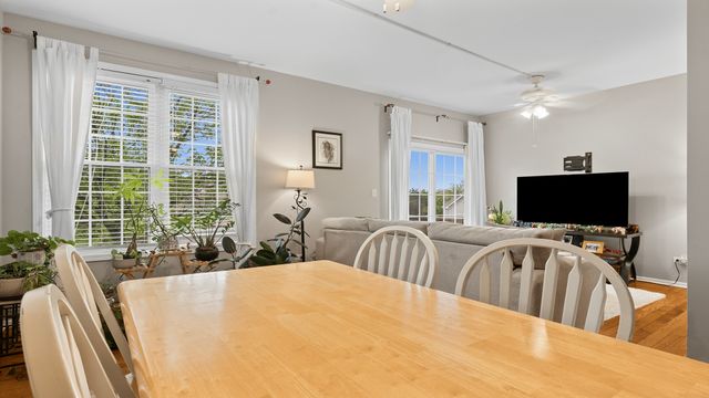 2060 Crossing Court, Lombard, IL 60148