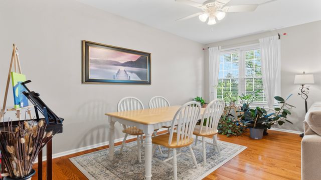 2060 Crossing Court, Lombard, IL 60148